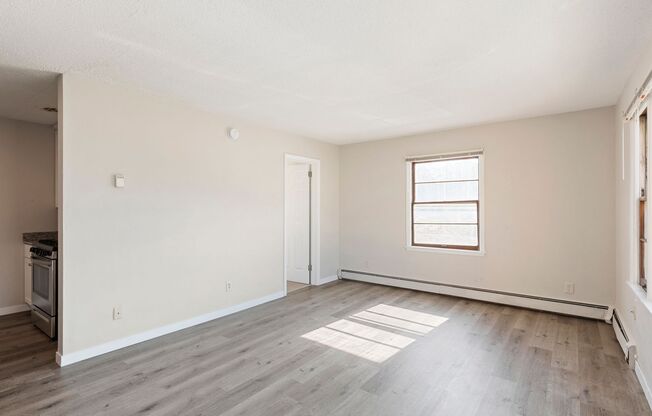 Studio, 1 bath, 350 sqft, $1,087, Unit 19