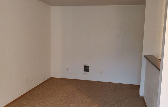 1 bed, 1 bath, $1,275, Unit 038