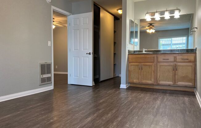 2 beds, 2 baths, 950 sqft, $2,925, Unit 1531P
