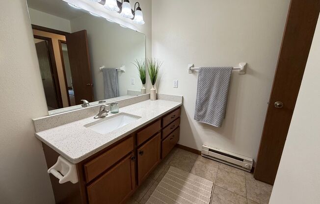 2 beds, 1 bath, 965 sqft, $1,665, Unit 7741RE