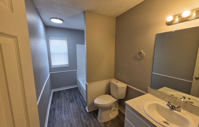 2 beds, 1.5 baths, 925 sqft, $800