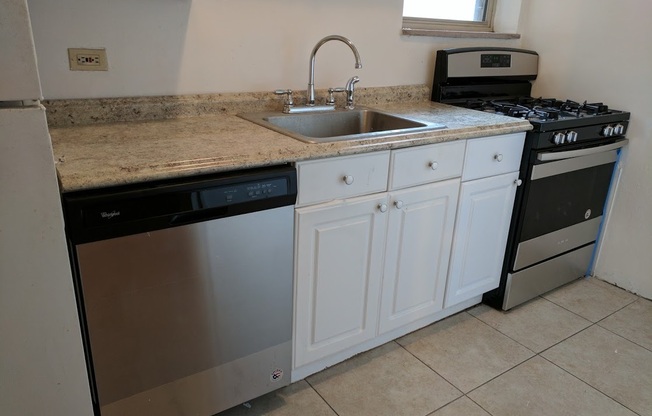 2 beds, 1 bath, $1,775, Unit 209C