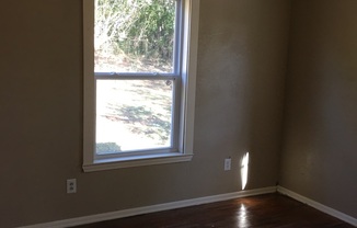 3 beds, 2 baths, $1,200