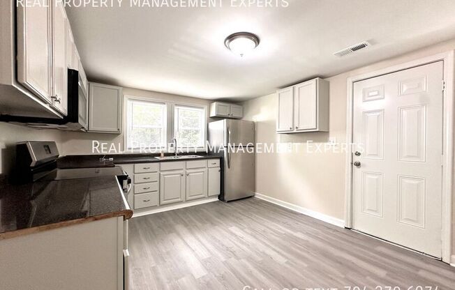 3045 REID AVE