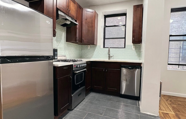 555 W 151 ST
