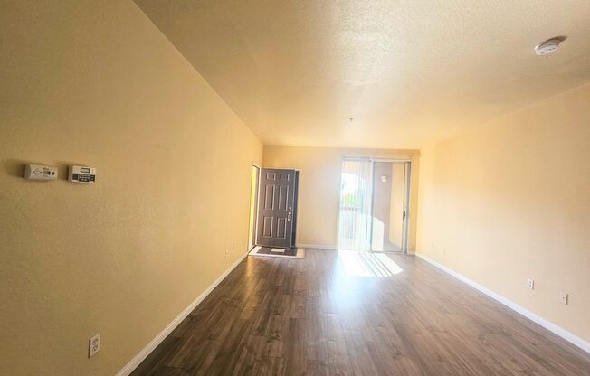 Beautiful 2 bedroom condo with garage. All appliance. Lots of Amenities