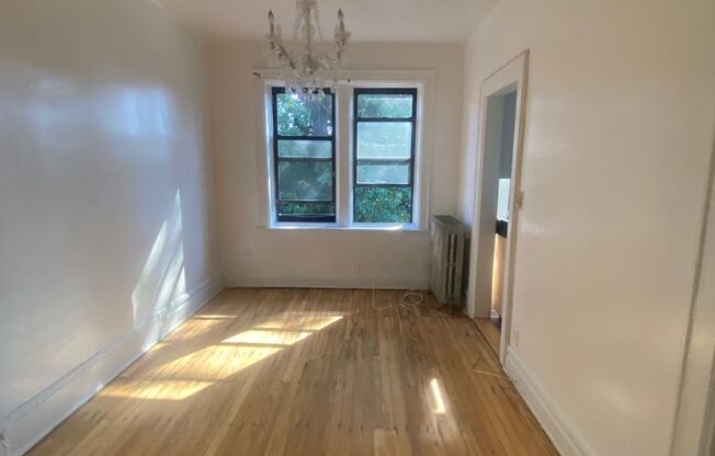 3 beds, 1 bath, $3,500, Unit 2