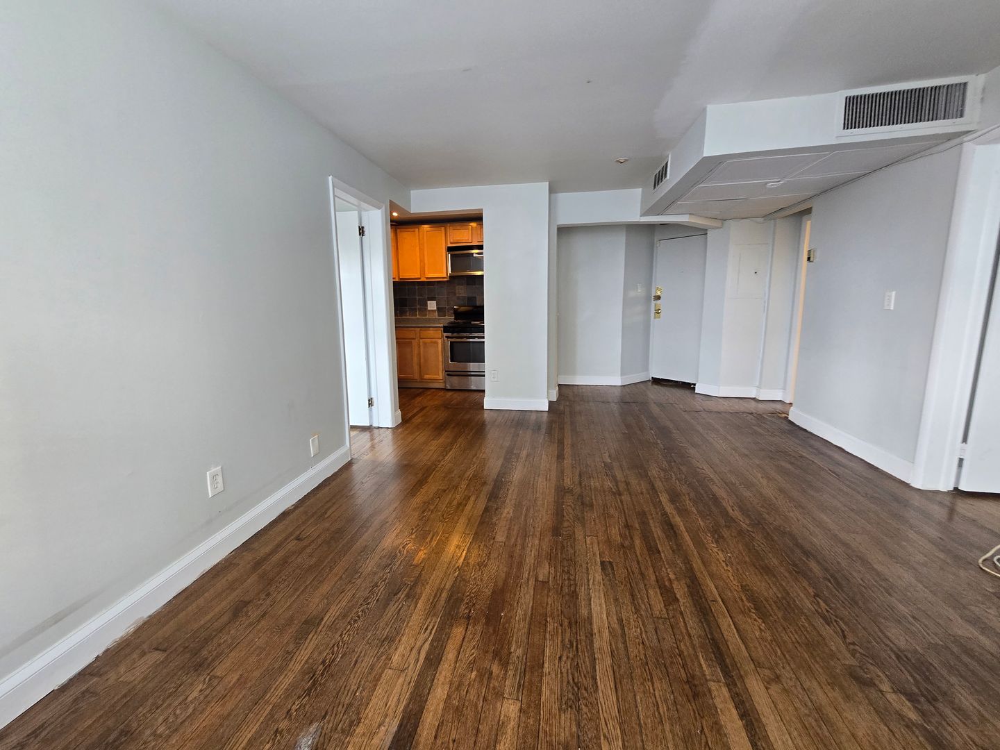 Bright 2 bed 1 bath in the heart of Rittenhouse