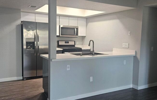 2 beds, 2 baths, 980 sqft, $2,660, Unit A101
