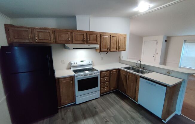 3 beds, 2 baths, 1,500 sqft, $1,595, Unit 24