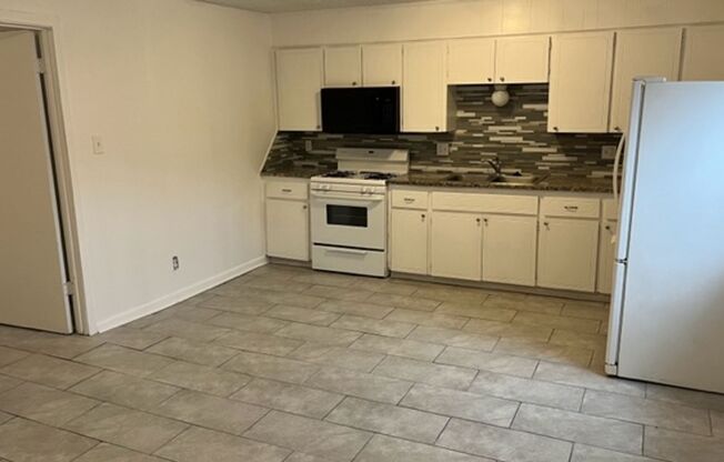 4416 4418 LYNN LN