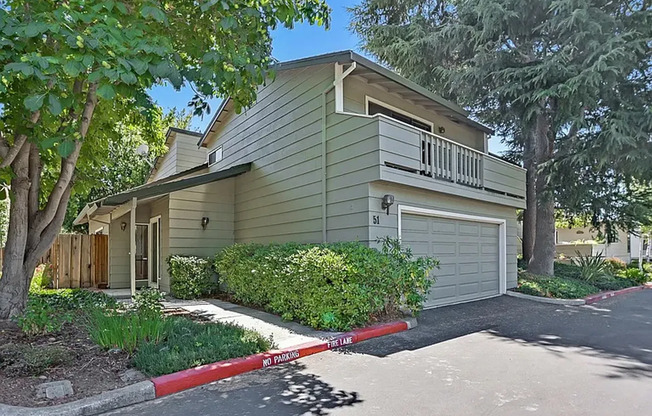 Lovely and Spacious 3BR 2.5BA Townhouse in desired Mountain View Area