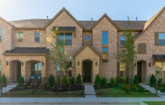 Townhouse For Lease in Frisco!