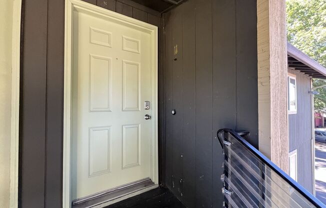 Spacious 1 Bedroom Apartment in Multnomah Village!