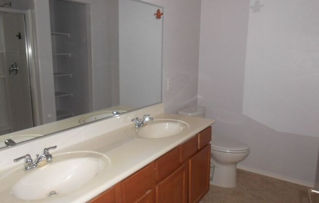 3 beds, 2 baths, $1,700, Unit # 14 2054