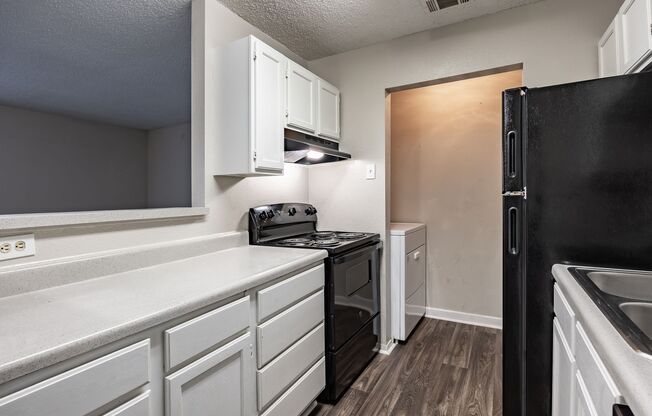 1 bed, 1 bath, 707 sqft, $1,100, Unit I15