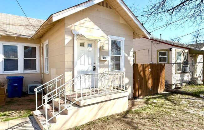 AVAILABLE NOW! 1 Bedroom / 1 Bath Duplex Near St. Philip's College!