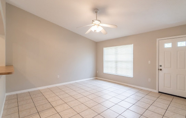 MOVE IN SPECIAL- Spacious 3/2 Duplex in St. Cloud Located Close to Lakefront