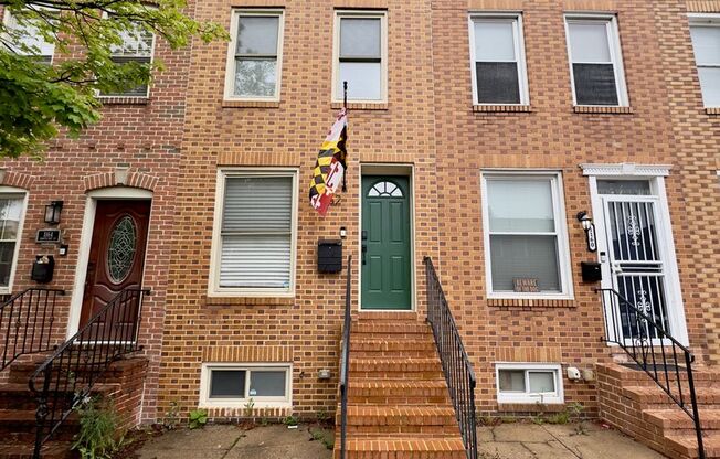 Modern 3-Bedroom Townhome with Fenced Backyard in Baltimore