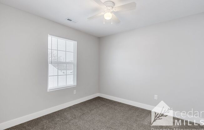 Upper Level 3 bed 2 bath duplex unit available NOW!