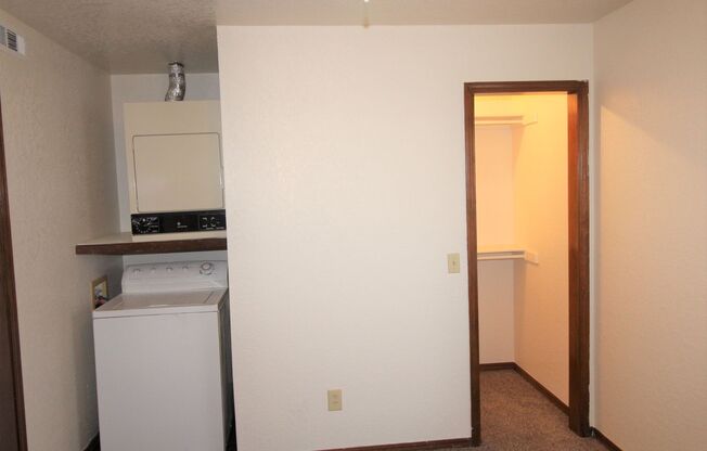 2 beds, 1 bath, 850 sqft, $850, Unit 10B