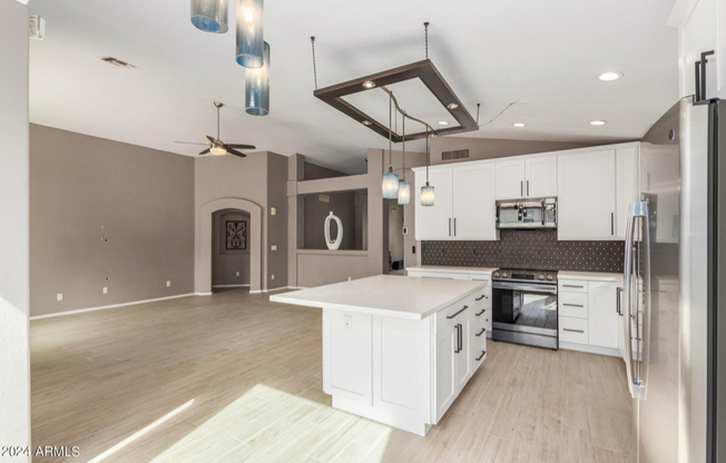 1505 E WAHALLA LN