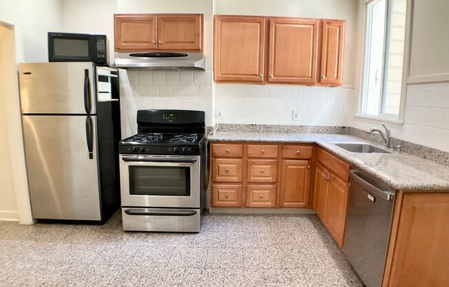 LARGE 3BR In Pac Heights. In-Unit Laundry! New Appliances! Dishwasher!