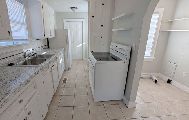 2 beds, 1 bath, $995