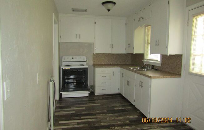 3 beds, 1 bath, $750