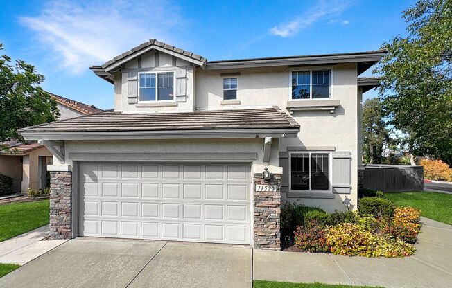 Beautiful 4B/3BA house w/ large backyard in Scripps Ranch!