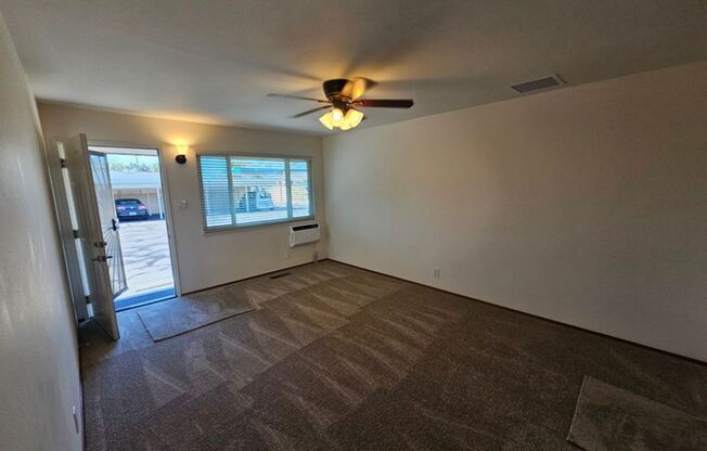 RETIREMENT COMMUNITY 62+ ONLY: 1 Bed/1 Bath "Special Treat" - San Leandro