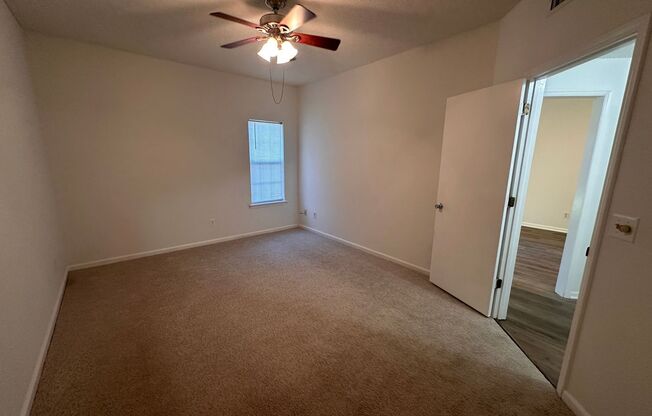 1 bed, 1 bath, $1,100, Unit Unit 105C