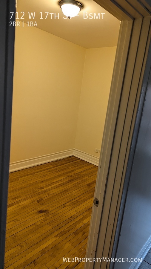 712 W 17 ST