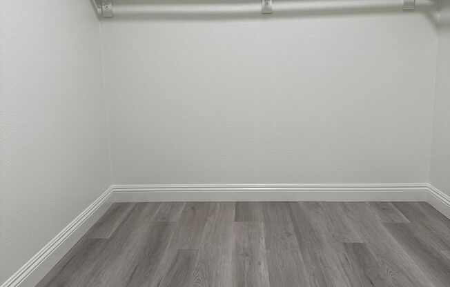 2 beds, 1 bath, 850 sqft, $2,325, Unit 9155-10