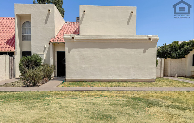 3Bed/2Bath 2-Story Townhouse at N 35th Ave/Northern Ave! Move-In Ready on 08/27/2026!
