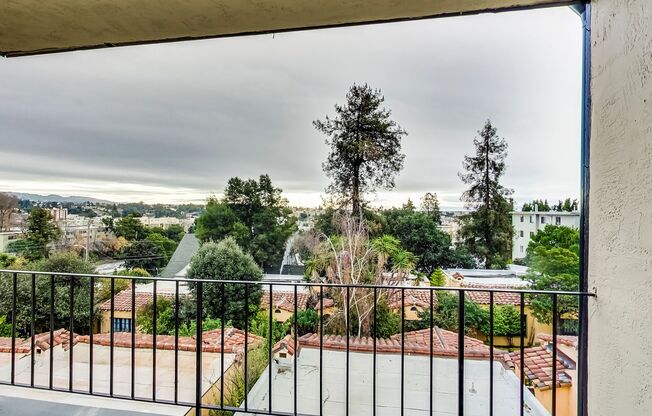 2 beds, 1 bath, 900 sqft, $2,664, Unit APT. 206