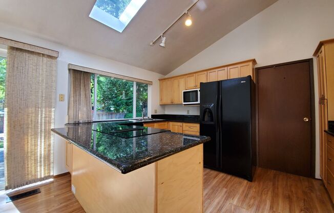 Prime Redmond Rambler 3 Bed/Large Yard
