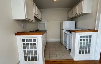 Studio, 1 bath, 450 sqft, $955, Unit 9