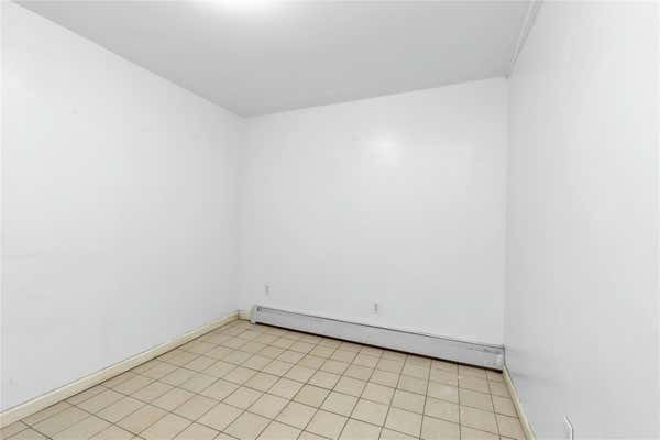 3 beds, 2 baths, 3,300 sqft, $3,500