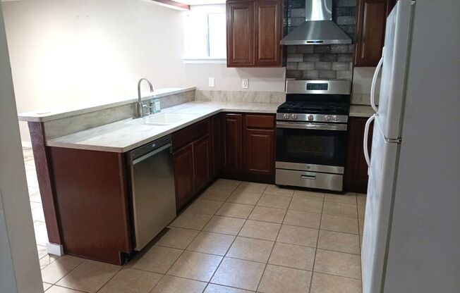 3 beds, 2 baths, $2,285