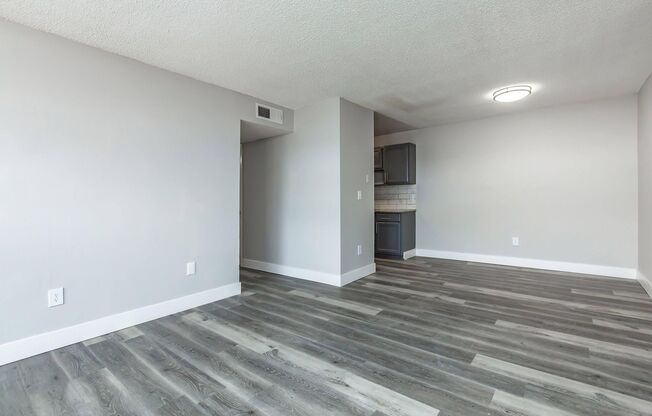 2 beds, 1 bath, 830 sqft, $1,399, Unit 01 - 0422