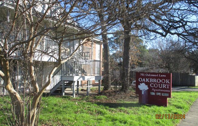 701 Oakwood Lane #10 76012