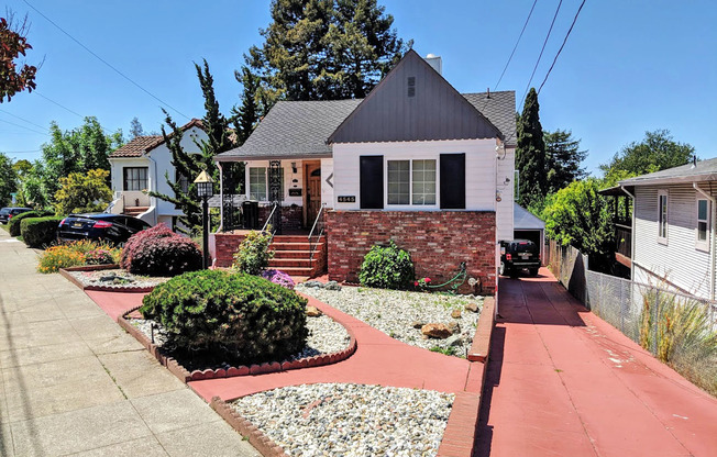 Coming Soon! Lovely Redwood Heights Home w/ large Den