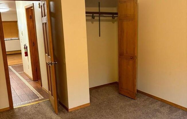 1 bed, 1 bath, 700 sqft, $1,150, Unit Unit 12