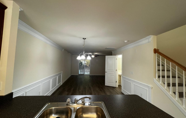 8526 QUARTON DR