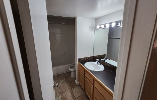 2 beds, 1 bath, 900 sqft, $1,299, Unit ELP2202-135