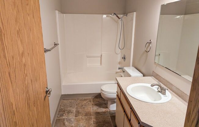2 beds, 2 baths, 950 sqft, $1,350, Unit 34