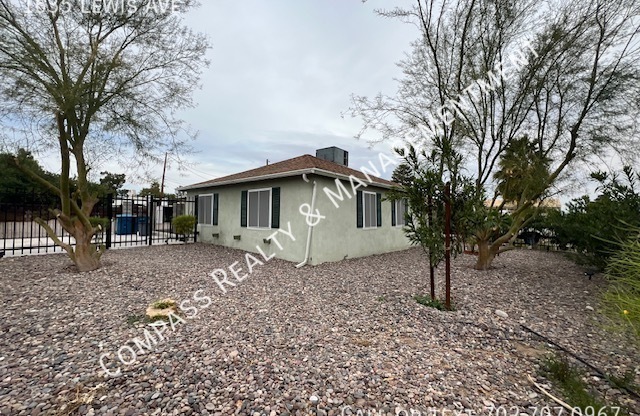 1635 LEWIS AVE