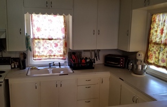 2 beds, 1 bath, $1,895