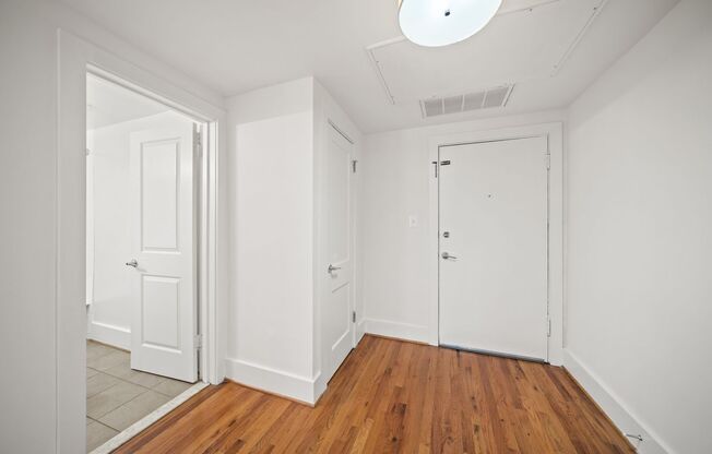 1 bed, 1 bath, 650 sqft, $1,899, Unit 811-403